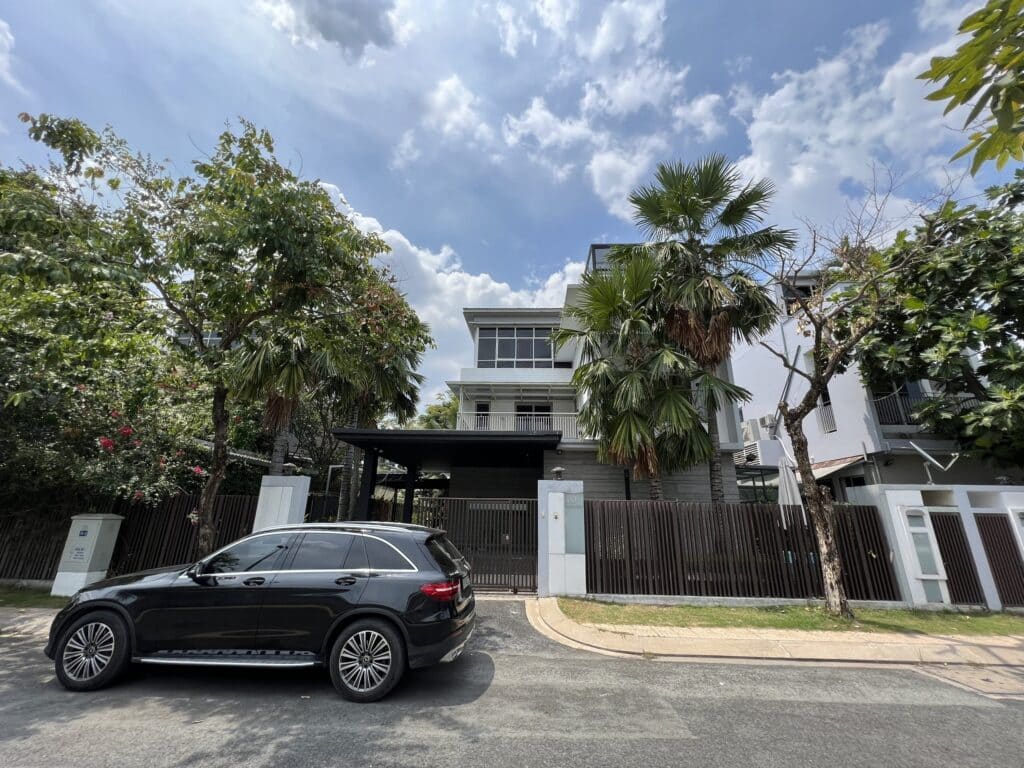 bán biệt thự sân vườn riviera cove q9